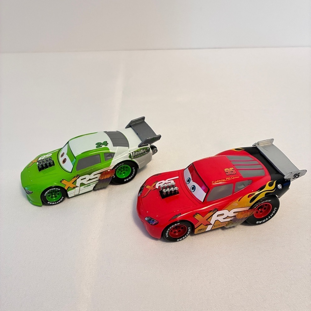 Disney Pixar Cars Pull-N-Race Diecast Lightning McQueen Brick Yardly Toy Cars
